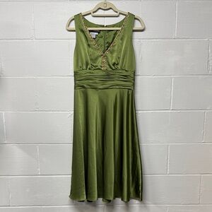 Donna Morgan Green Satin Gold Sequin Sleeveless Ruched V-Neck Midi Dress